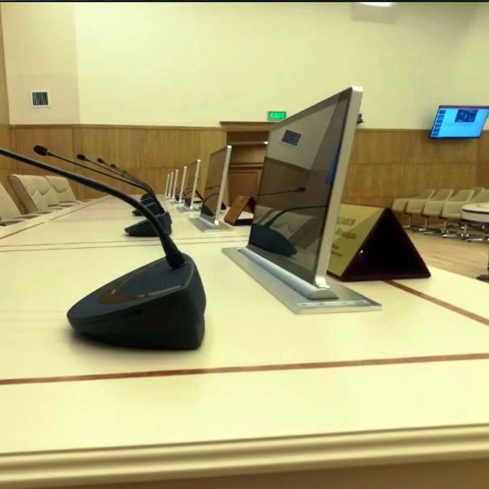BLL 17.3 Motorlu Monitör Asansörlü Toplantı Masası İstanbul Ofis Mobilya
