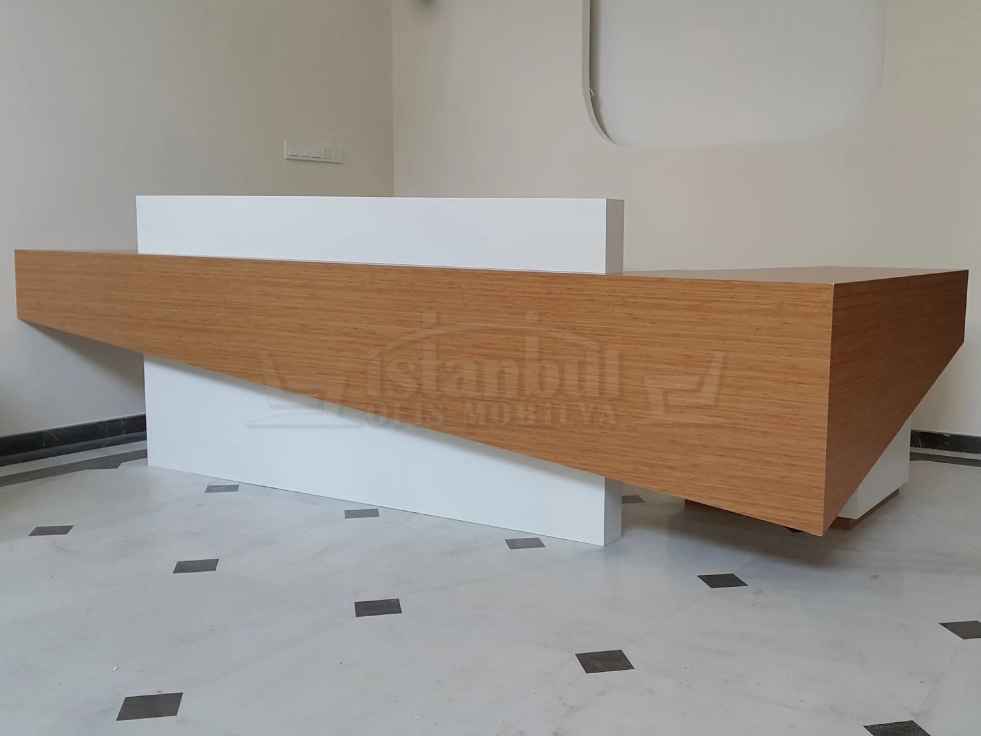 Danışma Masası Fly ISTANBUL-TSI