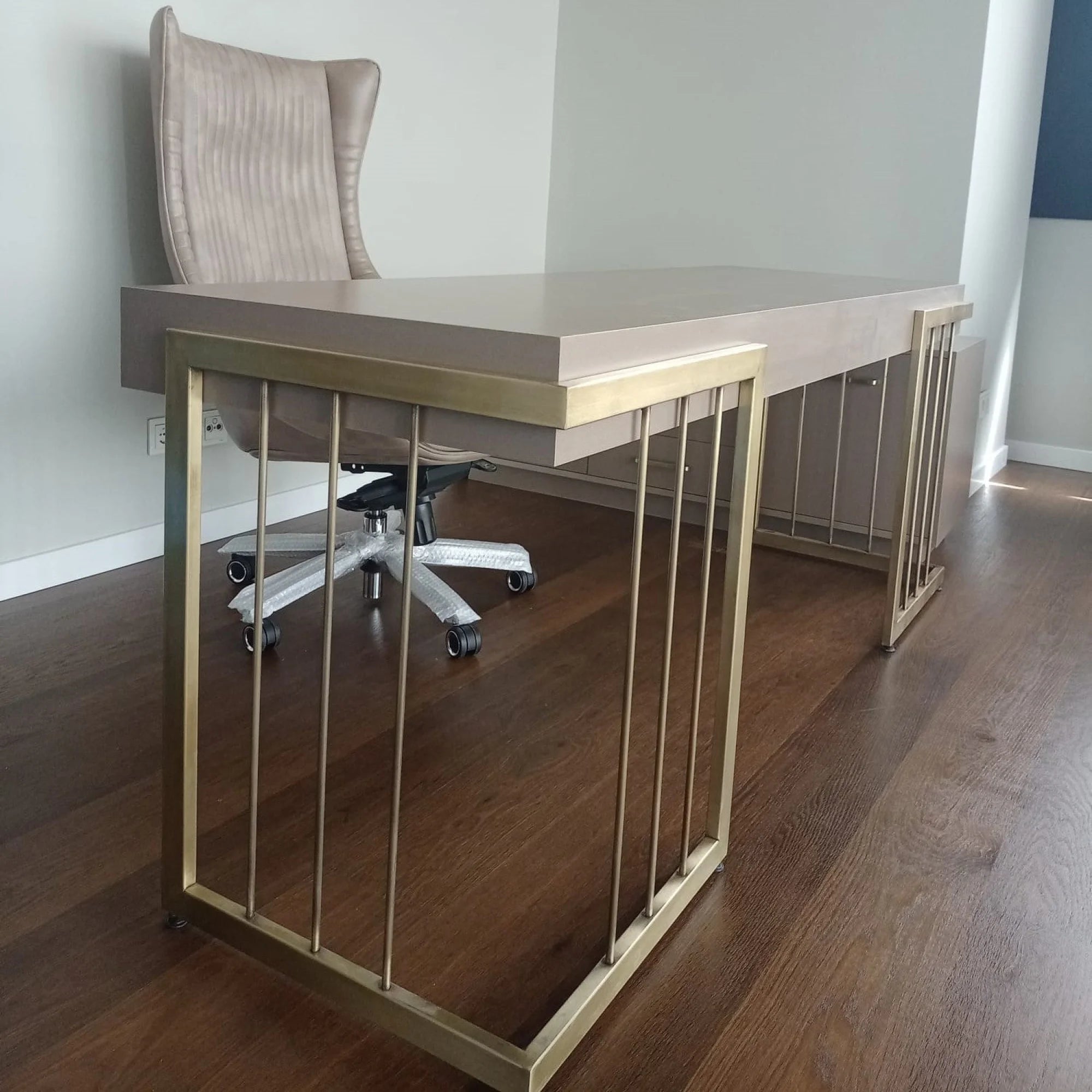 Gilded Cage Ofis Çalışma Takımı ISTANBUL-TSI