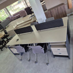 İstanbul Ofis Mobilya antrasit ve ahşap detaylı, bölücü panelli modern çoklu ofis çalışma masası takımı