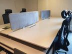 İstanbul Ofis Mobilya çoklu çalışma masası, gri bölücü panelleri ve modern tasarımıyla profesyonel ofis ortamı.