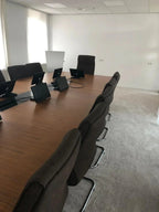 İstanbul Ofis Mobilya ceviz kaplama masif ahşap geniş katılımlı toplantı masası takımı ve ergonomik ofis sandalyeleri