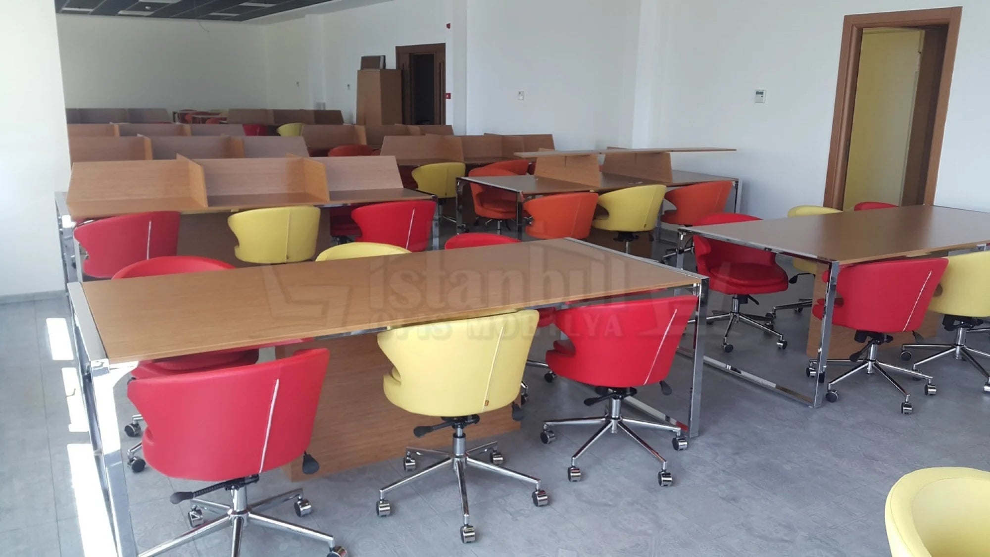 Kütüphane Alanı ve Toplu Çalışma Masaları ISTANBUL-TSI