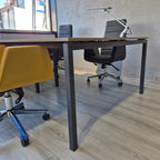 İstanbul Ofis Mobilya modern ahşap tablalı ve siyah metal ayaklı 4'lü ofis çalışma masası takımı.