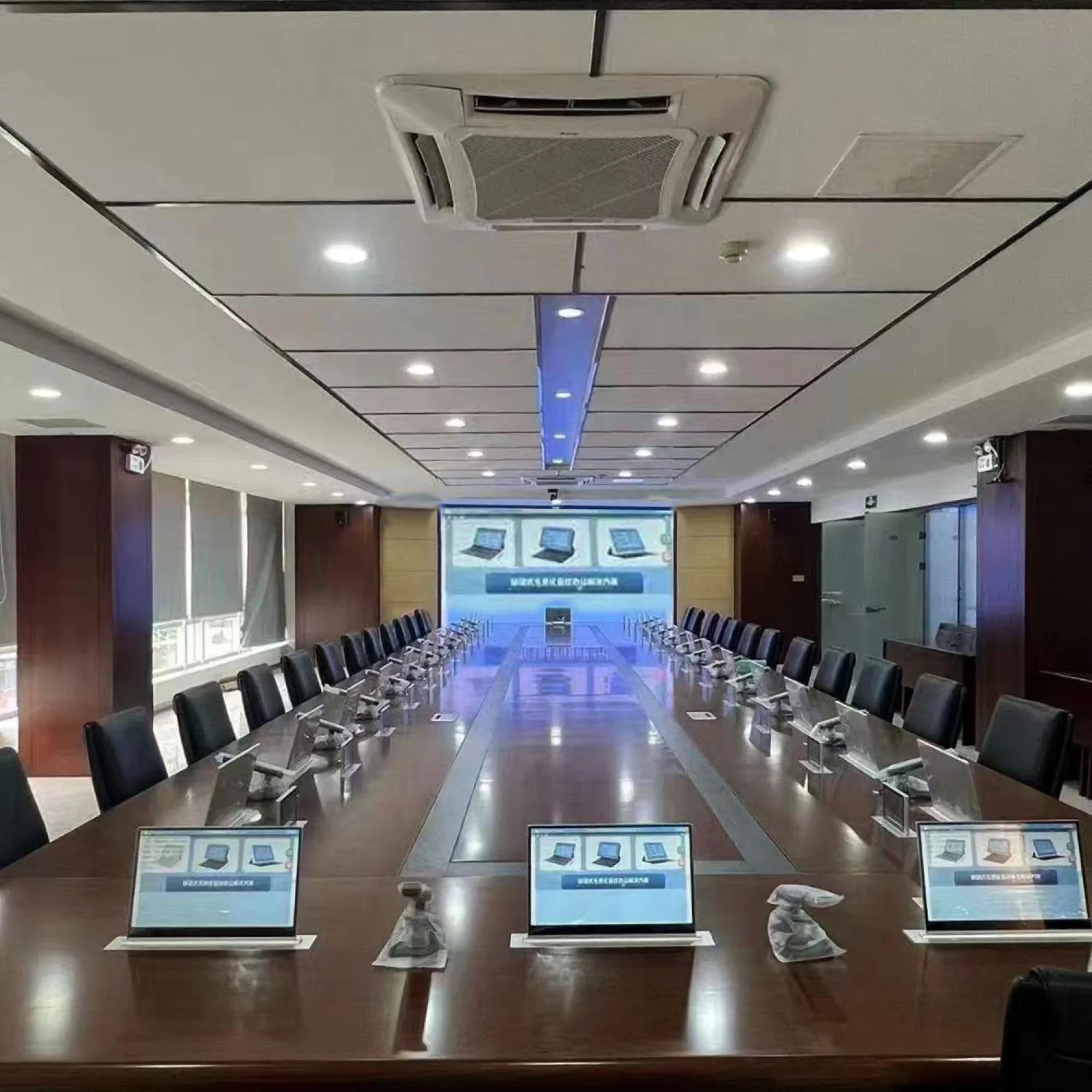 Multimedya Konferans Odası için Moderize Edilmiş Monitör Asansörlü Toplantı Masası İstanbul Ofis Mobilya