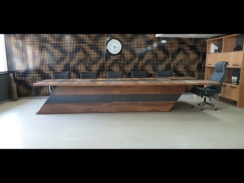 Op maat ontworpen vergadertafel