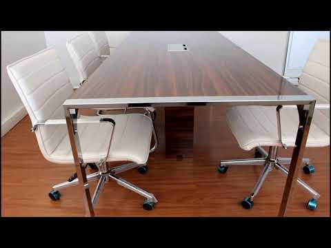 Apple Side U vergadertafel met open poten en stroomvoorzieningssysteem.
