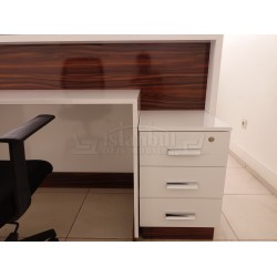Box Desk Welcome Desk Walnut Verchroomd