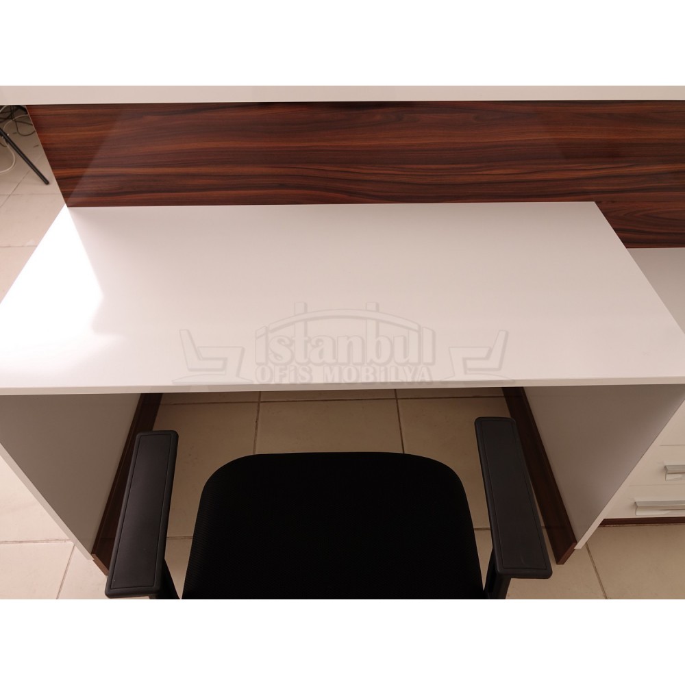 Box Desk Welcome Desk Walnut Verchroomd