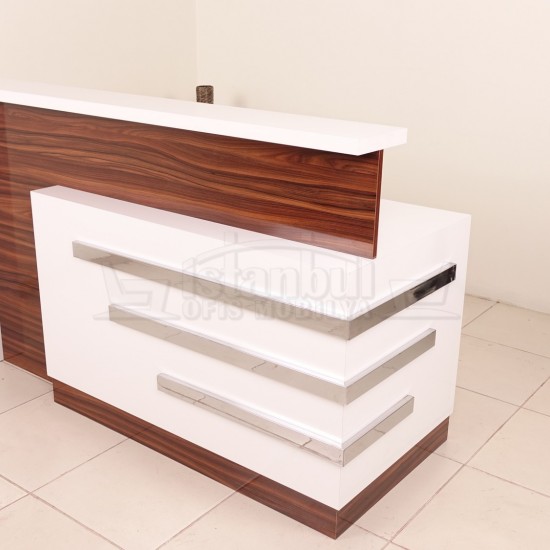 Box Desk Welcome Desk Walnut Verchroomd