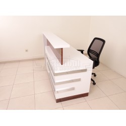 Box Desk Welcome Desk Walnut Verchroomd