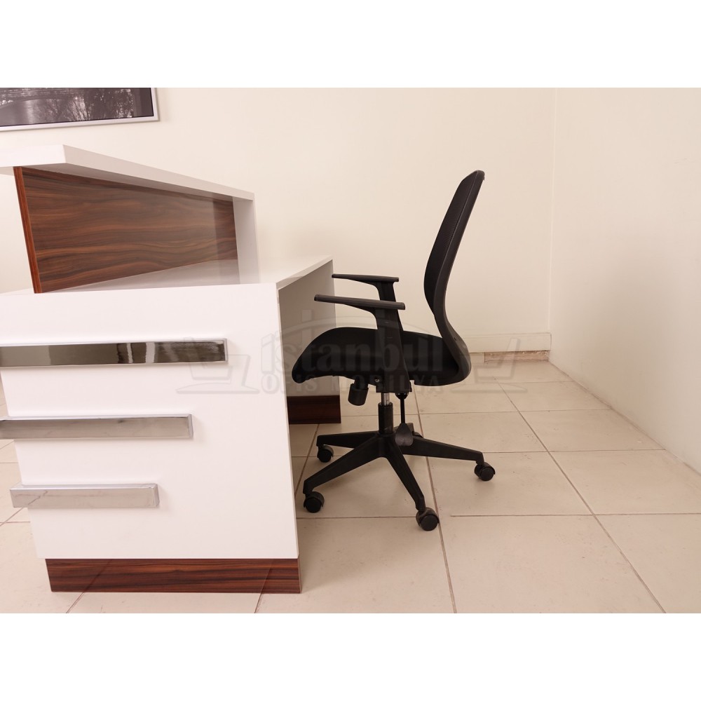 Box Desk Welcome Desk Walnut Verchroomd