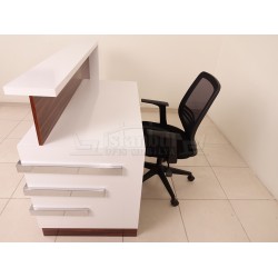 Box Desk Welcome Desk Walnut Verchroomd