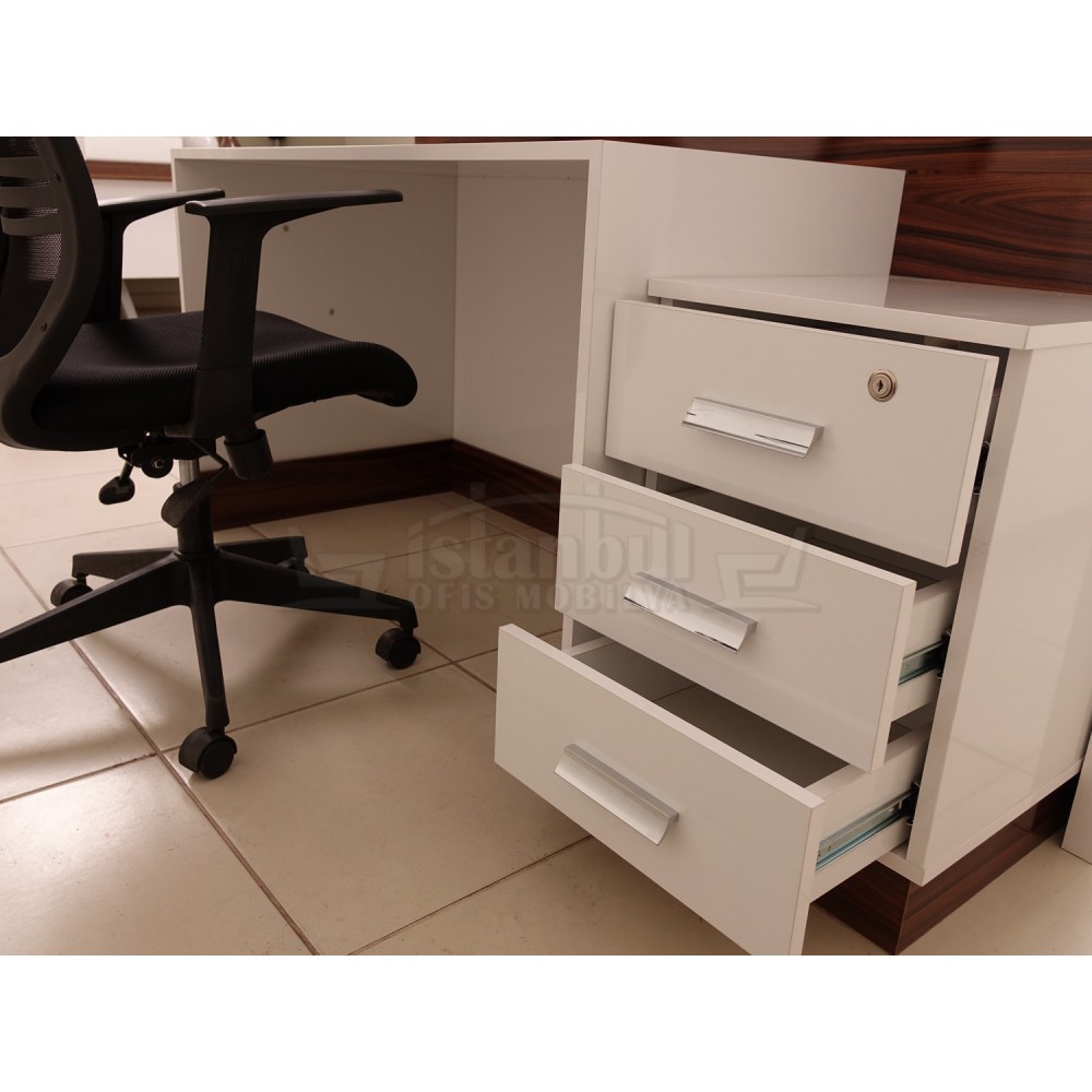 Box Desk Welcome Desk Walnut Verchroomd