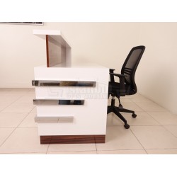 Box Desk Welcome Desk Walnut Verchroomd