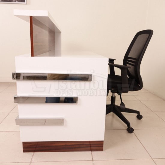 Box Desk Welcome Desk Walnut Verchroomd