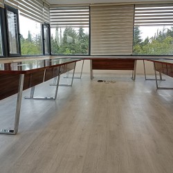 U Vergadertafel, Verstelbare Voorkant