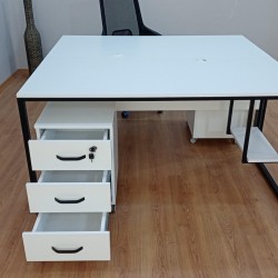 Witte Keson Binair Bureau
