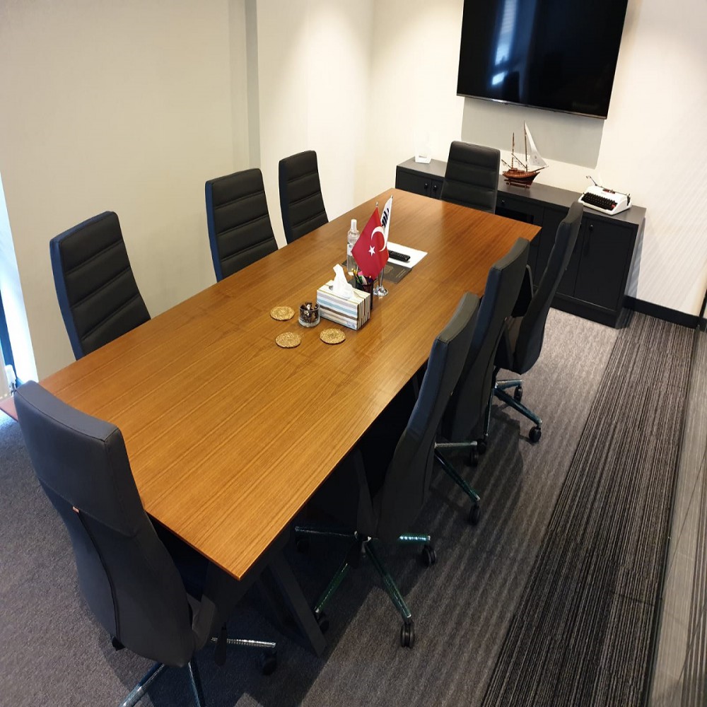 Houten gefineerde vergadertafel