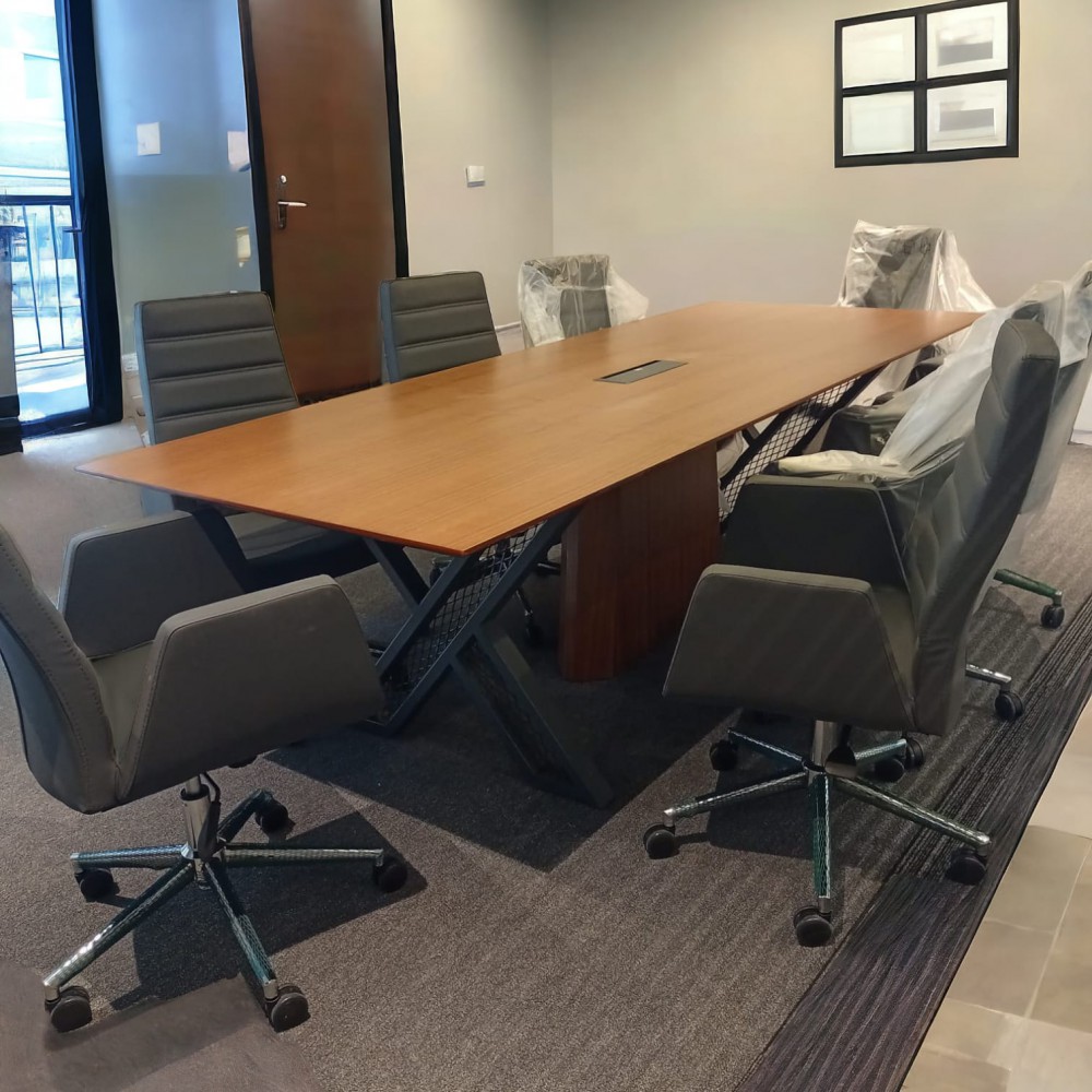 Houten gefineerde vergadertafel