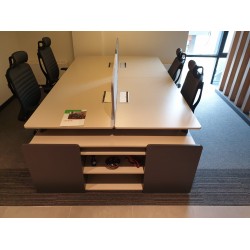 Katar Voor Vier Person Desk Workstation