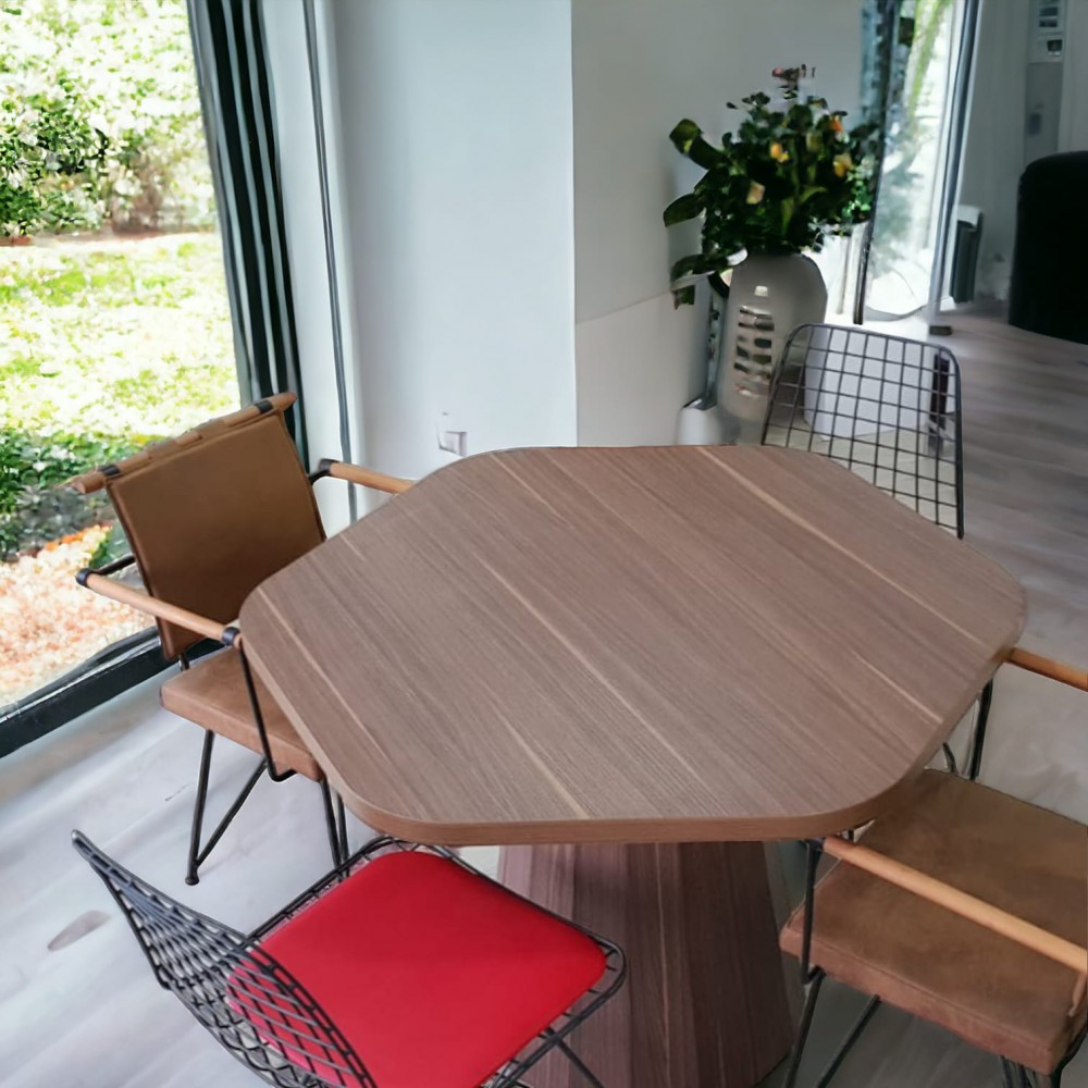 Ronde ontmoetingshouten taps toelopende poot