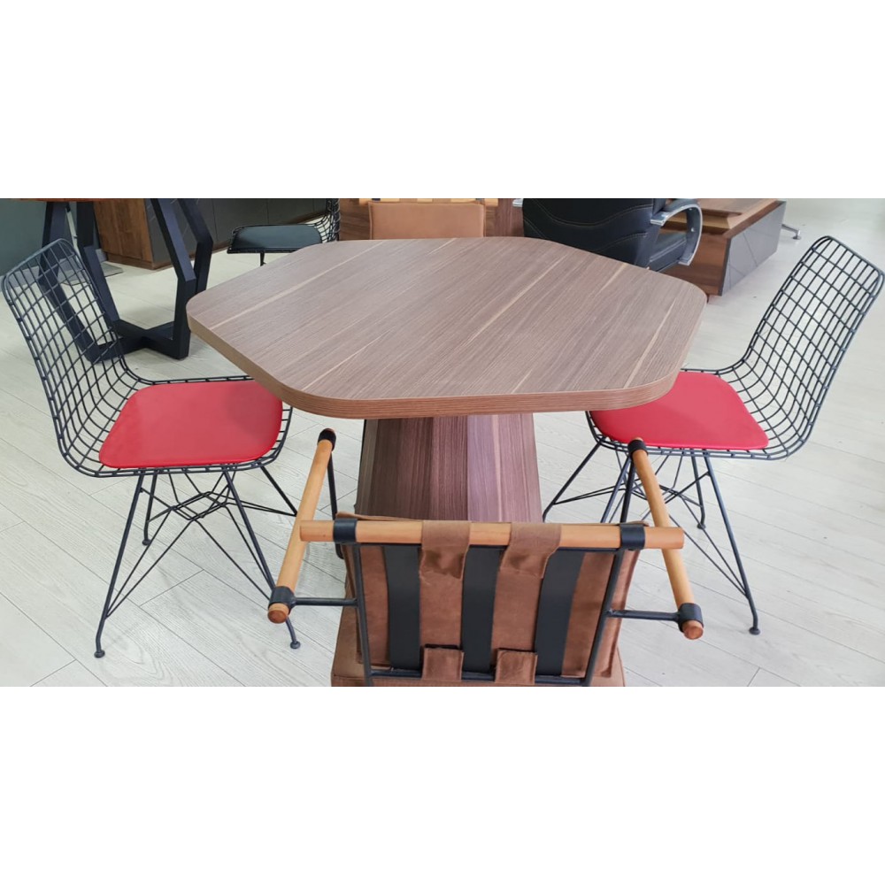 Ronde ontmoetingshouten taps toelopende poot