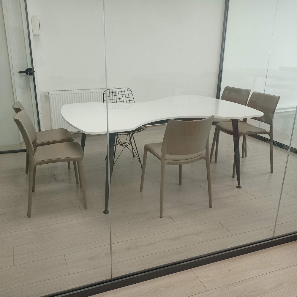 Bougainvillea vergadertafel