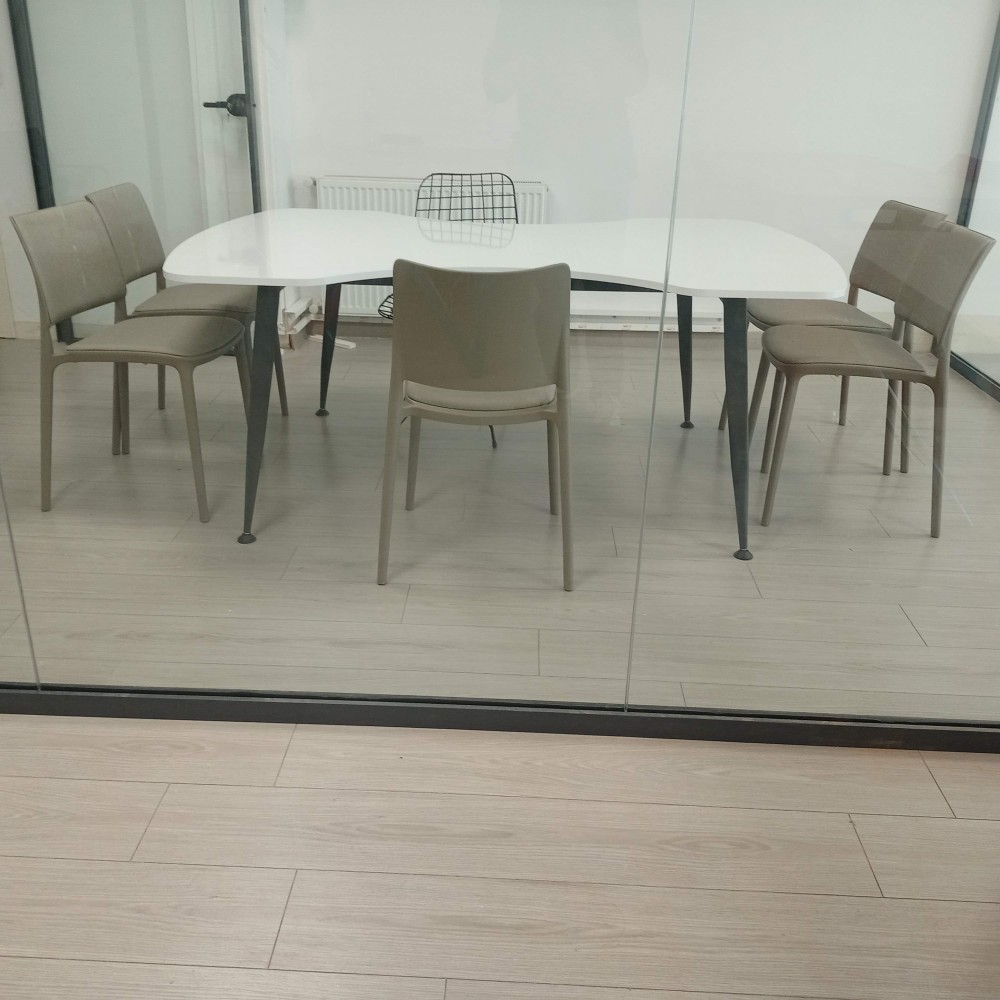 Bougainvillea vergadertafel