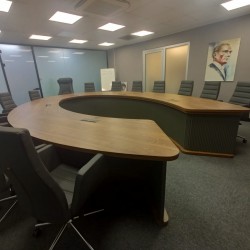 Ronde vergadertafel