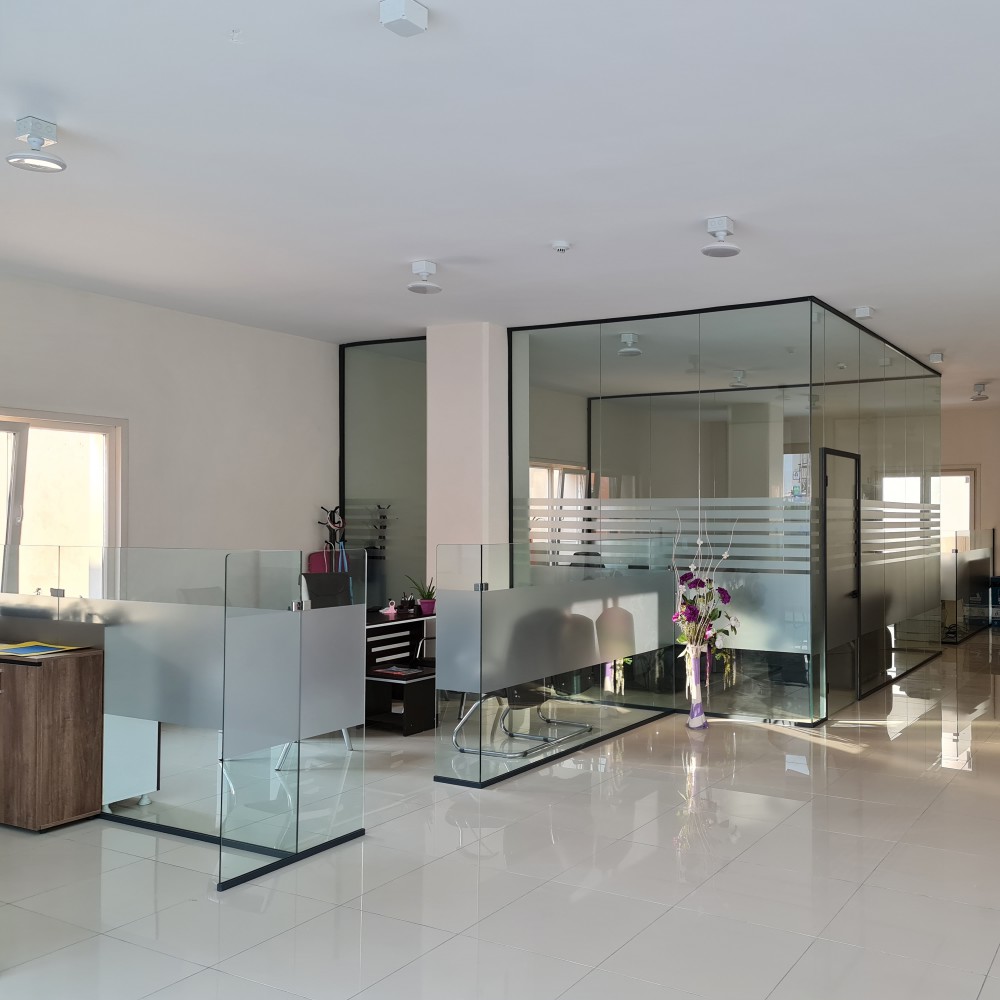 Lage kantoorpartitiesystemen