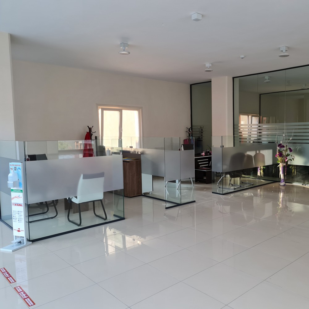 Lage kantoorpartitiesystemen