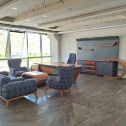 Neta Makam kantoorset