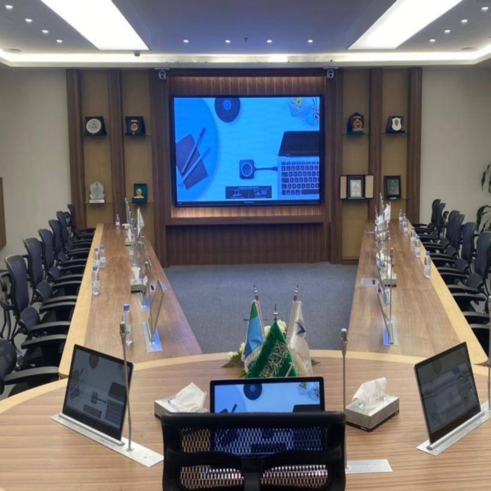 Ukuphakamisa i-MIC ngeLori yeKhamera