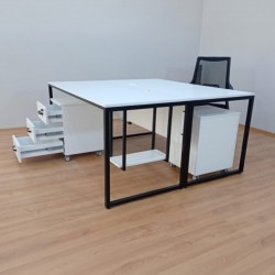 Witte Keson Binair Bureau